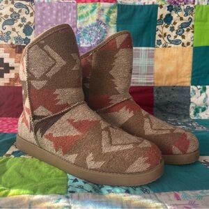 Indigo Rd. Aylee Ankle Boots Women Size 10M Tan Multicolor Aztec Faux Fur